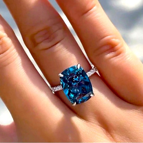 π Silver Fashion Ring with Faux Blue Diamond - Picture 4 of 13